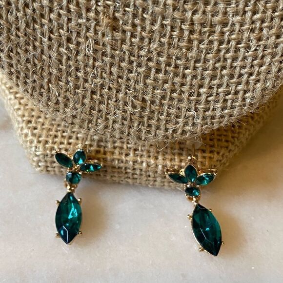 New matching set green teardrop leaf necklace and dangle earrings marquee - Picture 3 of 8